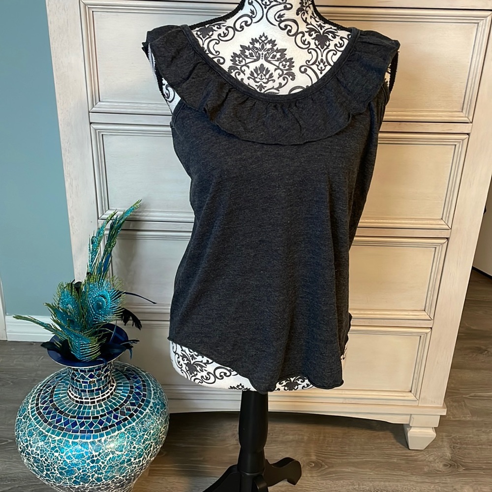Women’s chaser, cute, dark graphite, gray ruffled tank, medium